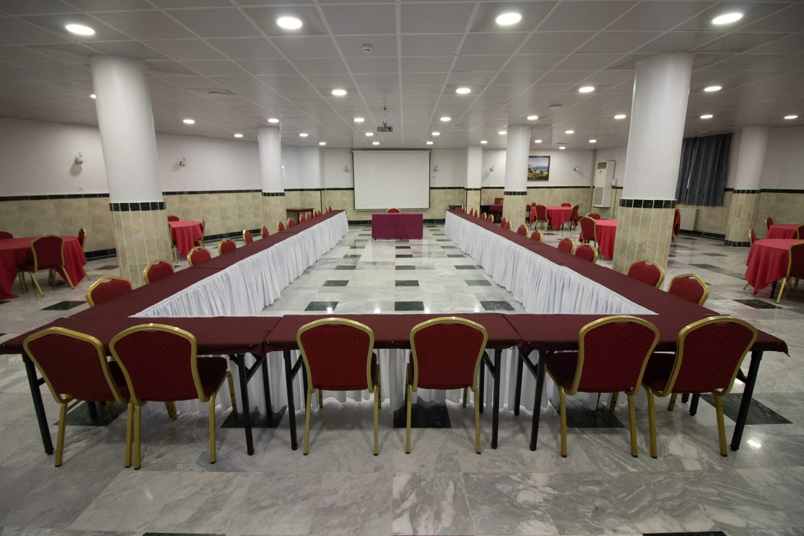 How to choose best team meeting or reunion conference room in Algeria